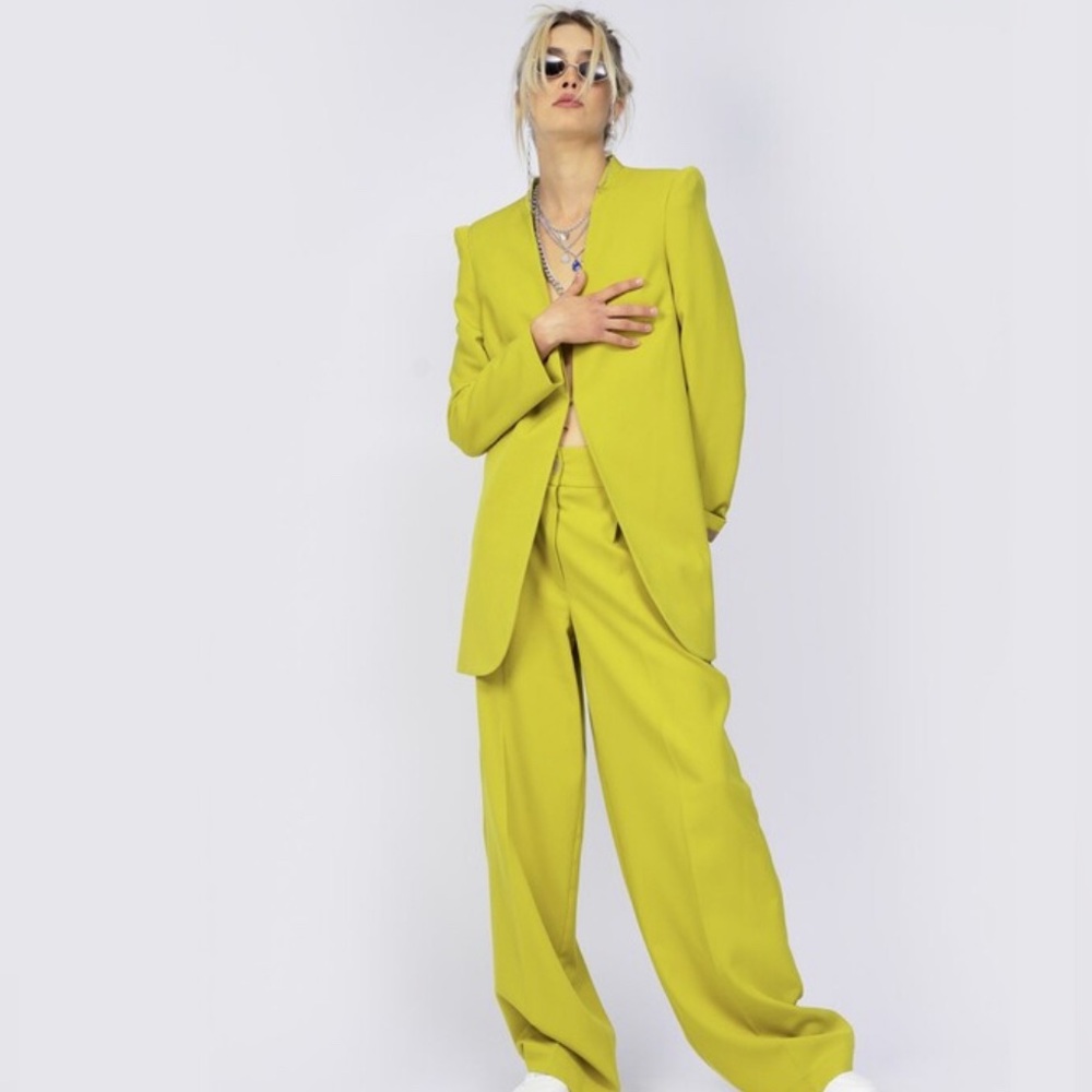 NWT BLUZAT SUIT WITH SHARPED SHOULDERS BLAZER SZ L
